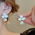Pendientes vintage de flores y perlas con cristales y elegante montura en color oro - Aleación/Esmalte Blanco/Perla de imitación/Poste de acero / Flor Blanca Metal Dorado (Pin de Acero)