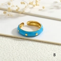 Detailansicht des blauen Emaille-Rings mit 18K vergoldetem Stern und offenem Design - RG0887-B / Himmelblau