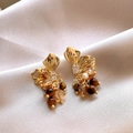 Orecchini vintage a petalo con occhio di tigre e perle su tessuto di raso champagne - Perno per orecchini in argento-Oro-Caffè