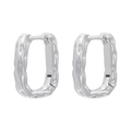 Dettaglio di orecchini rettangolari in argento con texture in metallo martellato lucido - VE1205 Cerchi Rettangolari Martellati / Oro Bianco