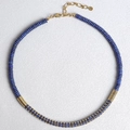 Collana artigianale in lapislazzuli con dischi dorati e catenina finale regolabile - Stile Pietra Naturale Blu