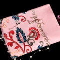 Sciarpa pashmina rosa in cashmere con eleganti ricami floreali e motivi paisley - Rosa