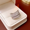 Anello multistrato argento con zirconi scintillanti in un design a fascia larga - Argento