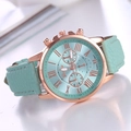 Dettaglio del cinturino in pelle verde menta e dell'orologio al quarzo Geneva in oro rosa - Verde Menta