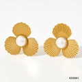Orecchini a perno a fiore con tre petali dorati e perle bianche eleganti in stile francese - Stile Perla Petalo a Forma di Ventaglio Dorato (KDE841)