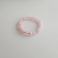 Bracelet fait main en pierres naturelles roses avec des perles d'accentuation dorées - Bracelet en Quartz Rose 8MM