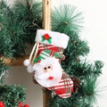 Calcetín navideño con diseño de Papá Noel y detalles de cuadros rojos y verdes - Papá Noel en calcetín