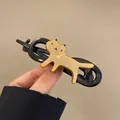Franse vintage haarclip met zwart gedraaid ontwerp en een gouden silhouet van een kat - 11cm / Gele Koffie Kat Twist Clip