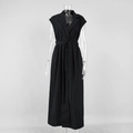 Détail d'une robe noire sans manches avec col à revers et ceinture nouée - S / Noir