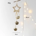 Goldener Weihnachtsstern mit cremefarbener Schleife und drei hängenden Glocken - Sternen-Glocke