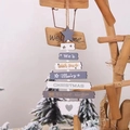Addobbo albero di Natale in legno grigio e bianco con stella e base con cuore - Grigio