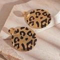 Detail shot of golden round earrings with leopard print pattern on natural stone - Round Dangle Style / Leopard Print Round (S925 Silver Pin)
