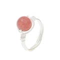 Anillo artesanal de hilo de plata con una cuenta de piedra natural rosa en el centro - Rosa Púrpura (10411)