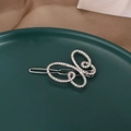 Exquisite hohle Schmetterlings-Haarspange mit Strasssteinen auf grünem Keramikteller - Silber (B5208)