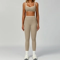 Set yoga marrone da donna con profili bianchi a contrasto, reggiseno sportivo e legging - Taglia L / Top E Pantaloni / Lino (Bra + Leggings)