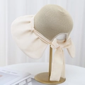 Elegante cappello parasole crema con corona di paglia e decorazione con fiocco grande - M (56-58cm) / Bianco Sporco