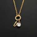 Collier en acier inoxydable doré 14K avec pendentif lettre U et zircon rond brillant - Lettre V