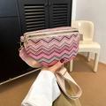 Sac banane tissé à chevrons multicolores avec bandoulière rose et détails dorés - Style 5 (Coloré Rouge Rose Zigzag)