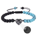 Dettaglio bracciale cuore in turchese con proiezione Ti Amo in 100 lingue diverse - Bracciale Turchese + Pietra Opaca