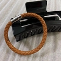 Bracelet en cuir tressé marron avec un fermoir magnétique cylindrique argenté - 21cm Camel