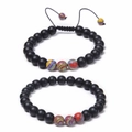 Détail des perles noires mates 8mm et pierres naturelles rayées sur bracelets tressés - Style à Rayures Rouge Jaune Bleu Violet (Malachite-06)