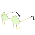 Cloud-shaped sunglasses in light green with golden frames and rain tassel charms - Green