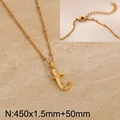 Collar dorado con colgante de inicial J y cadena de bolas sobre fondo de seda - Letra T Dorada (KN287041-Z)