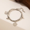 Pulsera de doble capa en acero inoxidable con colgantes de corazón y cuentas plata - Pulsera de Doble Capa con Corazón y Cuentas (E264) / Color acero