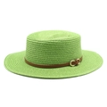 Détail d'un chapeau canotier vert fruit avec ruban en cuir brun et boucle dorée - M (56-58cm) / Vert Herbe