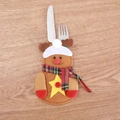 Vue détaillée du porte-couverts en feutrine avec renne pour décoration de table de Noël - Style Élan