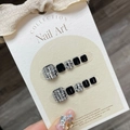 Faux ongles d'orteils noirs faits main avec des strass argentés pour un look luxueux - Grand (L) / Noir & Argent