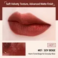 Samtig-matter Lippenstift in Farbe #01 Bohnenpaste mit Swatch und weicher Texturdetails - 6.5g / 01# Bohnenpaste Pop