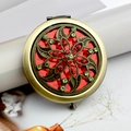 Specchio tascabile vintage in bronzo con smalto floreale rosso e strass colorati - Fiore Intagliato / Bronzo