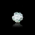 Clou d'oreille camélia en résine blanc nacré pour piercing cartilage sur fond noir - Blanc (A907-2#)