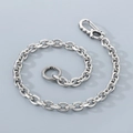 Close-up of a silver hip-hop pants chain with a spring carabiner and round ring - Four Small Skulls Buckle / 40CM
