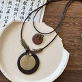 Böhmisches Schleifen-Anhänger-Halsketten-Set mit rundem Holz und goldener Spirale - Gold Doppelstöckiger Spiralholz-Scheiben-Stil