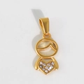 Vue détaillée d'un pendentif garçon en acier plaqué or orné de cristaux étincelants - U11-Bonhomme de neige Cœur / Or