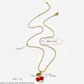Collier en acier inoxydable doré avec pendentif cerise rouge et chaîne de 45cm - Petite Cerise