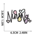 Detailansicht der Nursing-Stickerei mit Maßen: 6,3 cm Breite und 3,8 cm Höhe - Pflege Logo (X30AX-058-02)