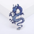 Exquise blauwe emaille Chinese draak broche speld op een witte display standaard - Blauw