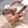 Anello aperto minimalista in argento a forma di S con due sfere per uno stile elegante - US 6 / Color Acciaio