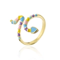 Dettaglio dell'anello a serpente dorato con gocce di smalto colorato e punta a cuore - Aperto Regolabile / Arcobaleno Multicolore