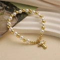 Beaded bracelet with gold beads, faux pearls and a white enamel mushroom charm on wavy base - Off-white
