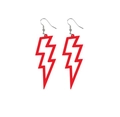 Detalle de pendientes colgantes de acrílico rojo con forma de rayo y ganchos metálicos - Rojo