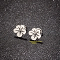 Silberne hohle Blumenohrringe aus Edelstahl mit 12mm Durchmesser auf schwarzem Grund - Hibiskusblüten-Stil (707) / Stahlfarben