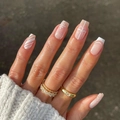 Sargnägel in Nudeprosa mit weißen Schneeflocken, Schleife und French-Tip-Design - Rosa Schneeflocke Bandschleife Elegante Trapez-Nägel (CW138)