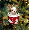 Niedlicher Hund in Weihnachtssocke Ornament mit Rentiergeweih und festlicher Beleuchtung - Shih Tzu Typ 2