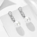 Elegantes pendientes colgantes de plata con perlas blancas y circonitas brillantes - Plata 925 / Plateado