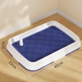 Blaue Hundetoilette mit weißem Gitter und Säule, 45x33x4cm für den Innenbereich geeignet - Klein / Blau