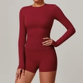 Ensemble de yoga bordeaux pour femme avec haut à manches longues et short taille haute - S / Haut Et Bas / Rouge Cerise